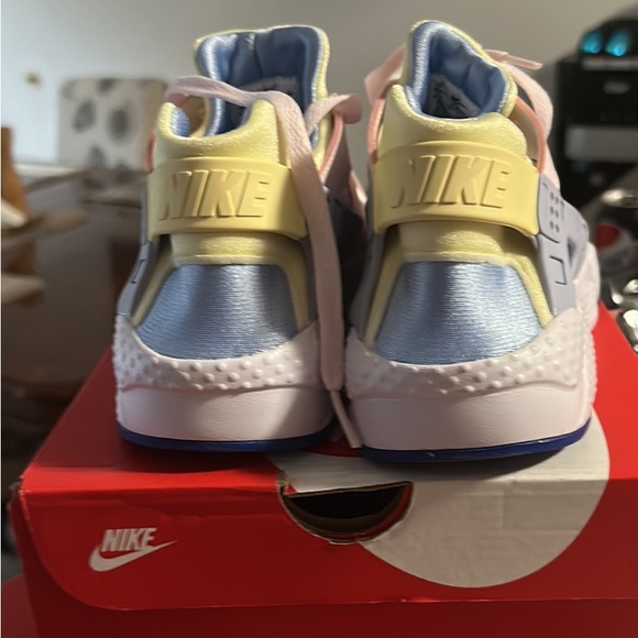 Nike Air Huarache - Picture 3 of 3